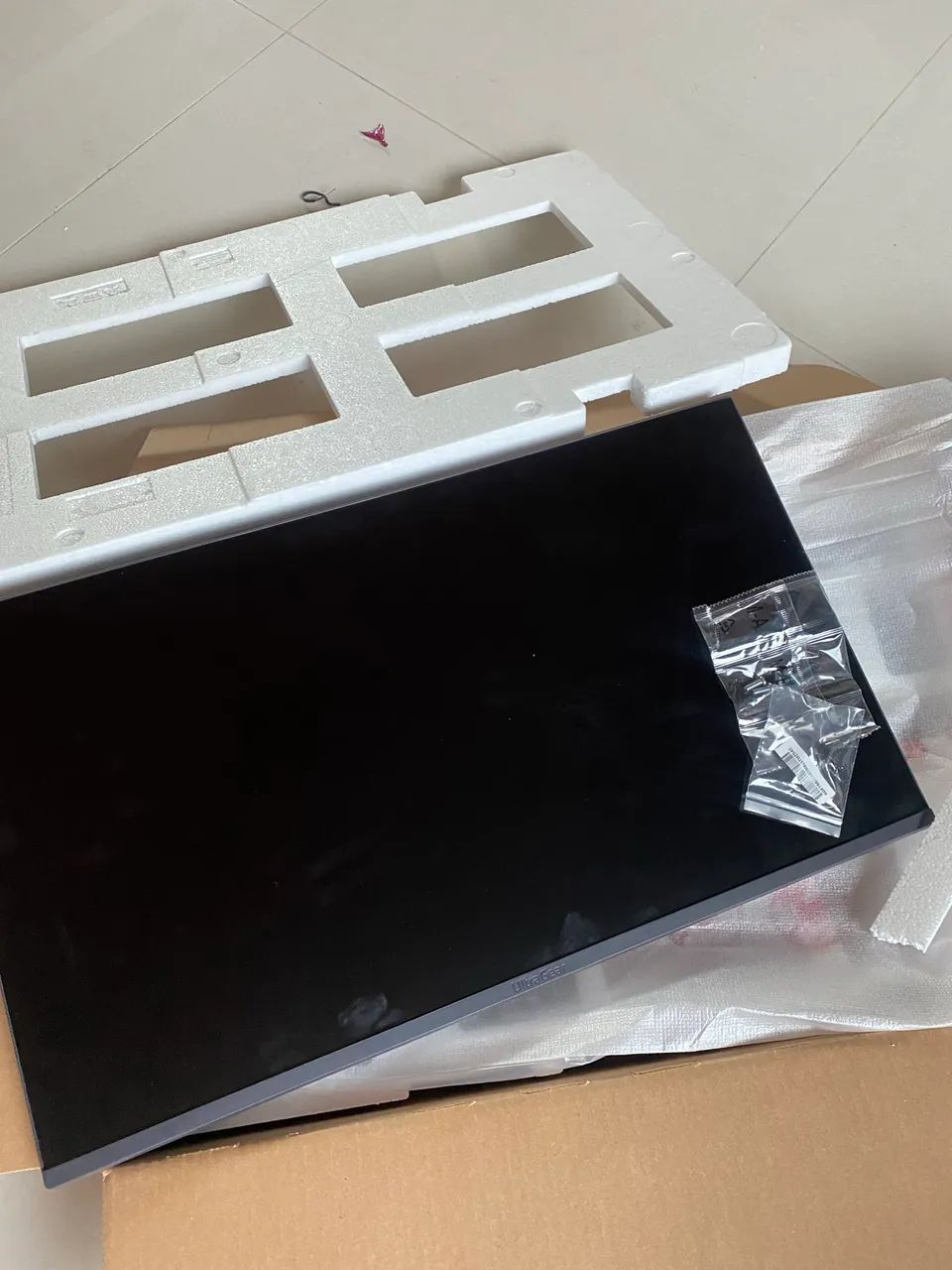 Monitor 27 polegadas LG (tela quebrada) - Foto 3