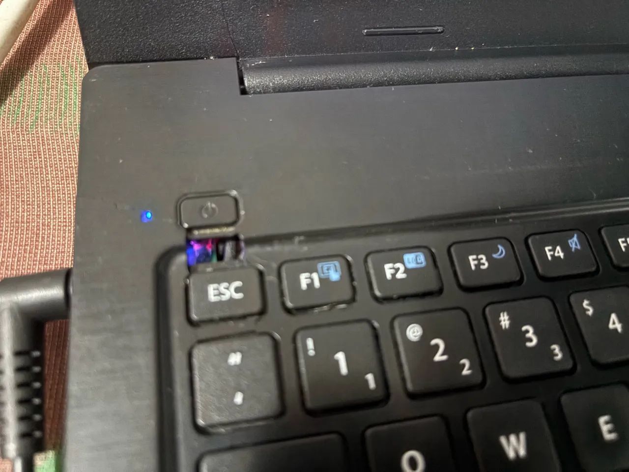 Notebook Positivo (com Avarias na Carcaça) - Foto 4