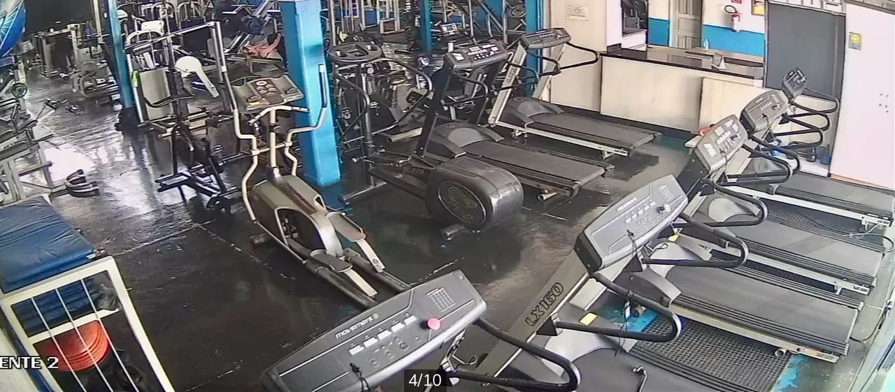 Academia completa( equipamentos /ponto/carteira de clientes) aceito troca por veículos.  - Foto 2