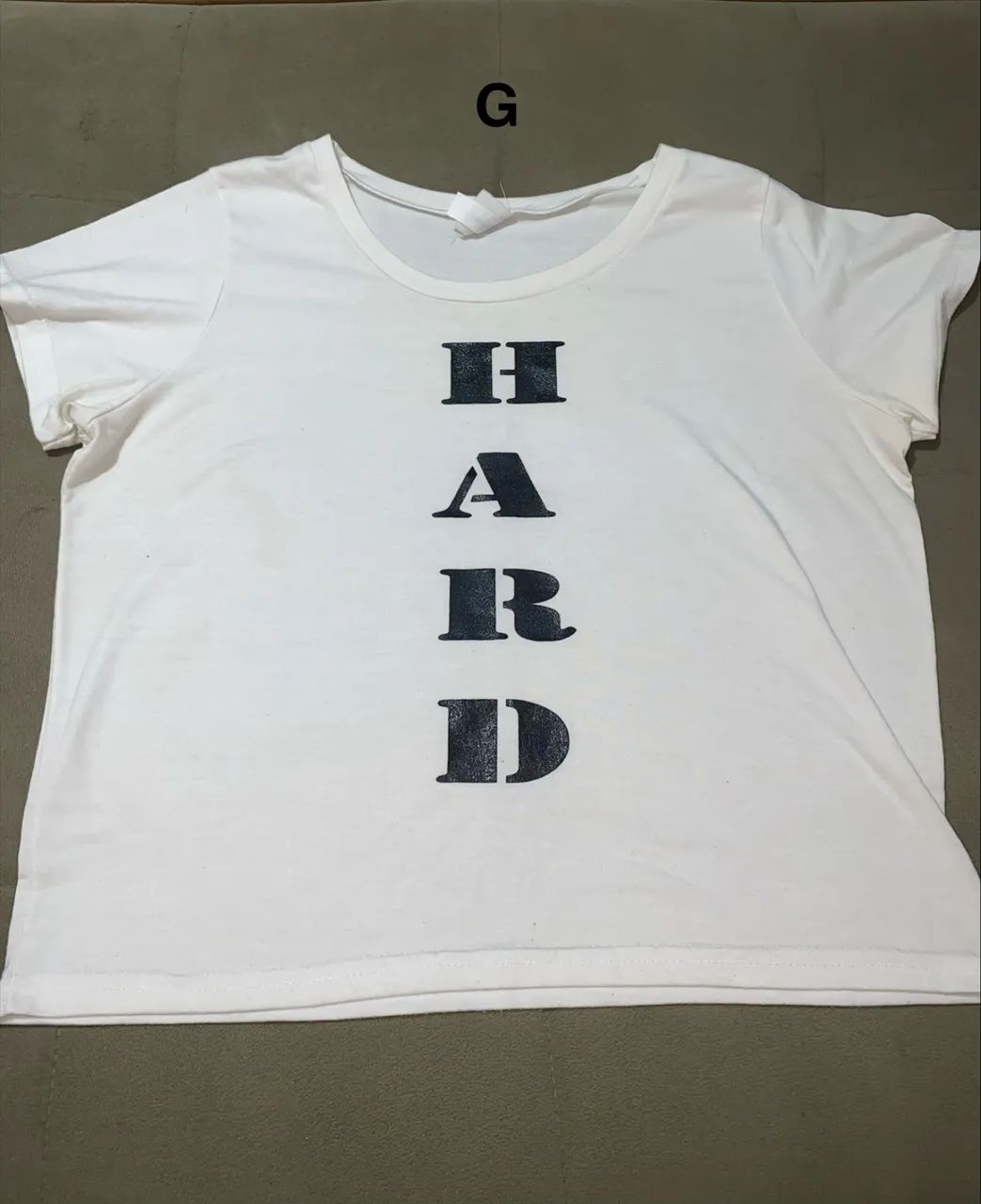 Blusa branca simples