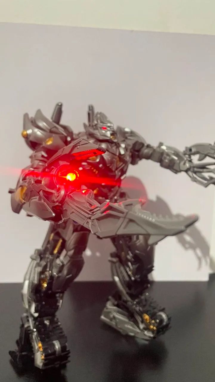 Action Figure Megatron Transformer 30cm Robô Transformável Premium Colecionável - Foto 4
