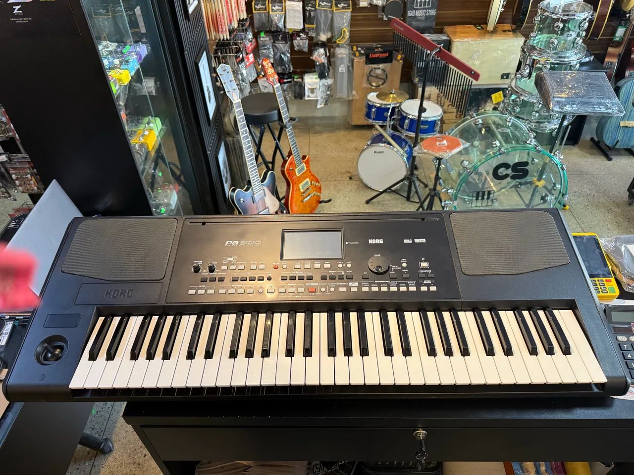 Teclado Korg Pa300 - Foto 3