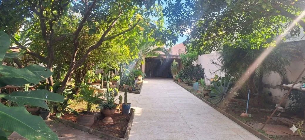 CASA DE 6 QUARTOS EM ARNIQUEIRAS