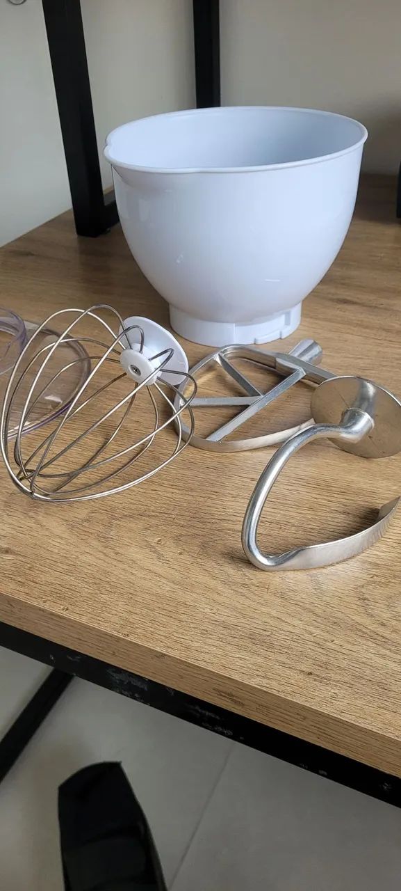 Batedeira  de Bolo Oster 127w bem conservadada - Foto 3