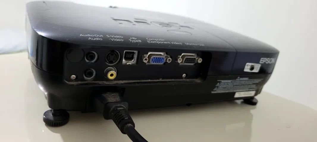 VENDE-SE Projetor EPSON S10+ em perfeito estado.
