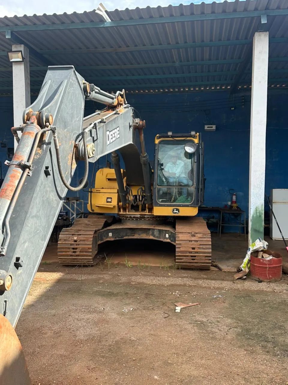 Escavadeira John Deere 210