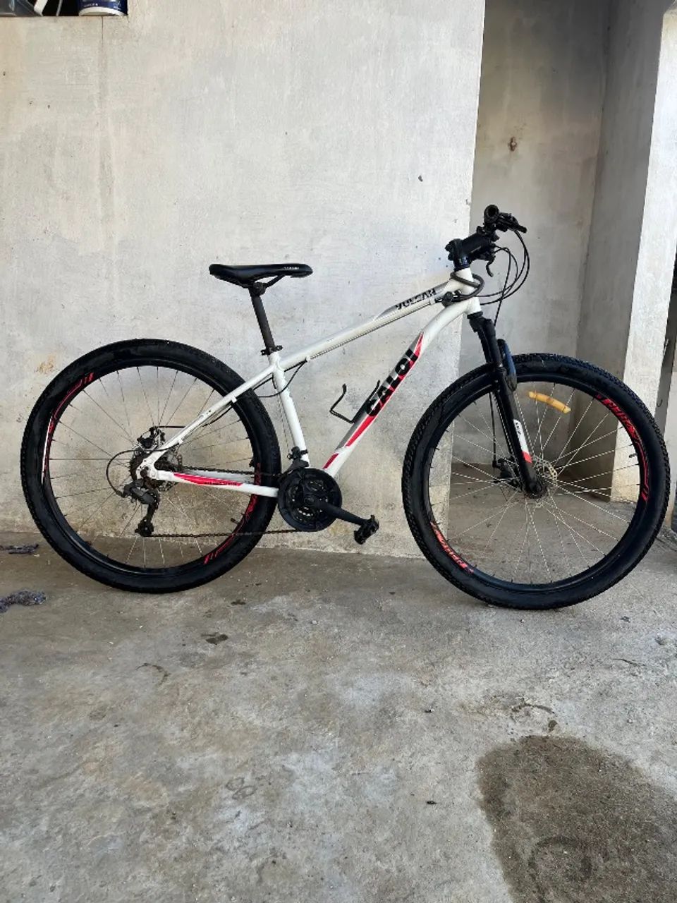 Bike aro 29 Caloi em ótimo estado + suspensão | Só R$800 - Foto 3
