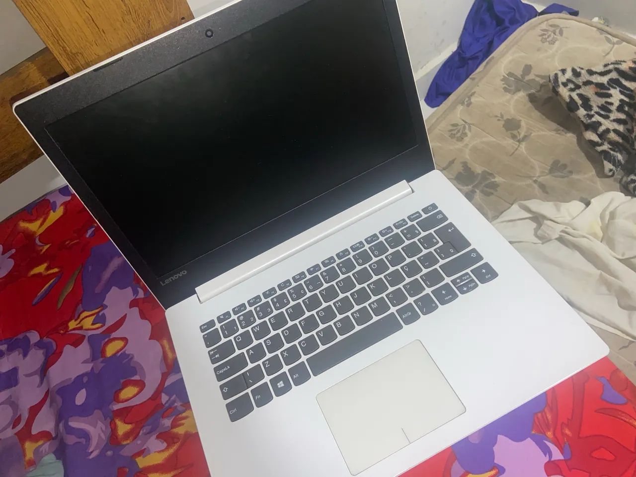 Vende-se notebook semi novo