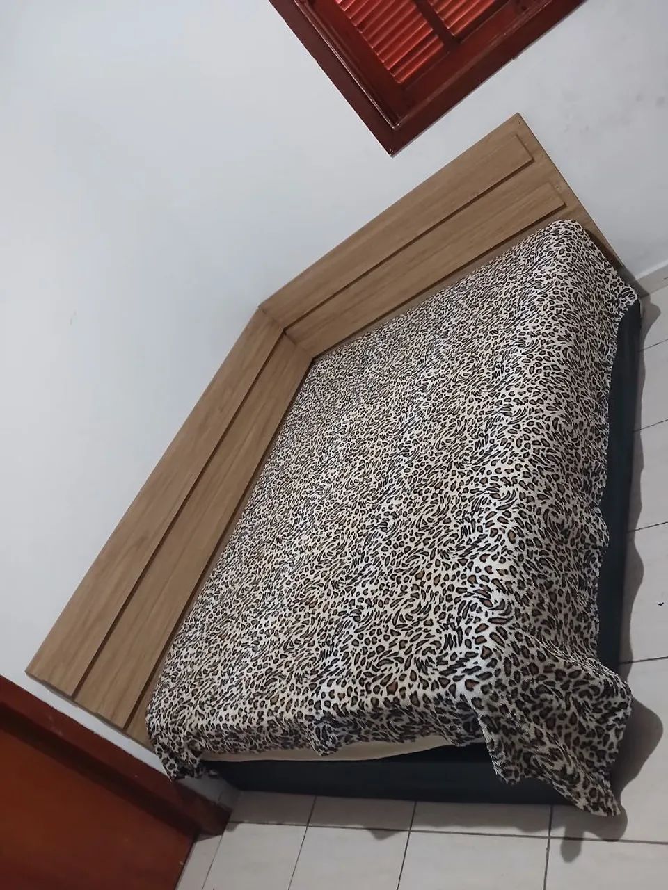 Cabeceira cama de madeira