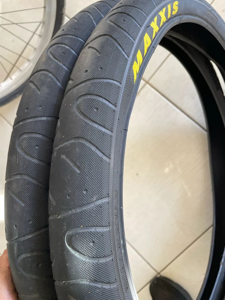 Par de Pneu Maxxis Hookworn 26 - Foto 2