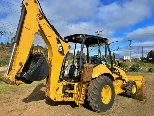 Retroescavadeira Caterpillar 2016 - Foto 3