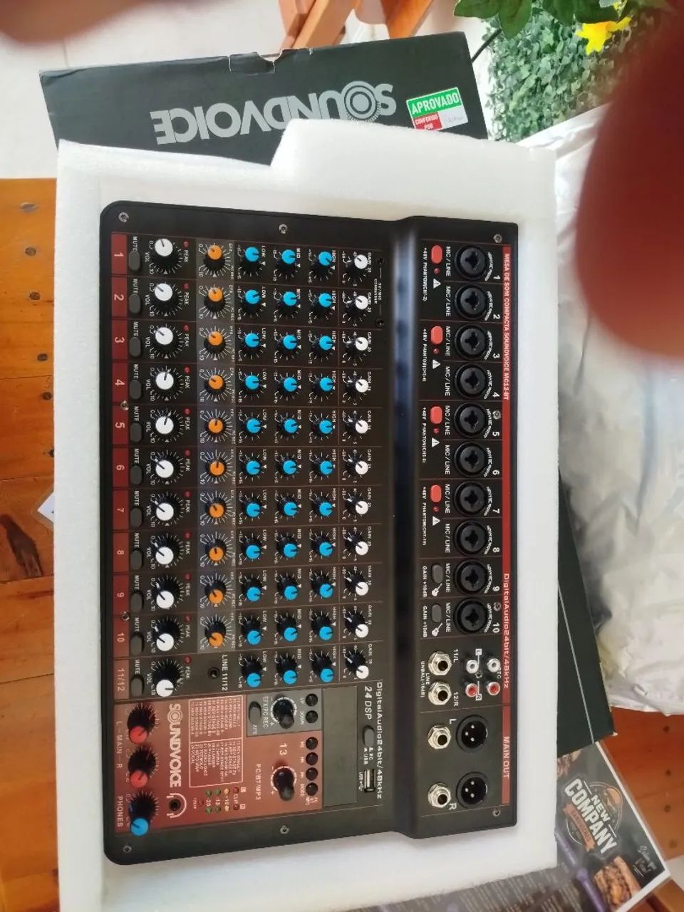 Vendo um mesa de som de 12 canais nunca foi usada