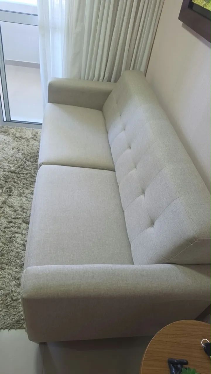 Sofá de Linho Bege 2 Metros - Conservado, com Capa - Foto 3