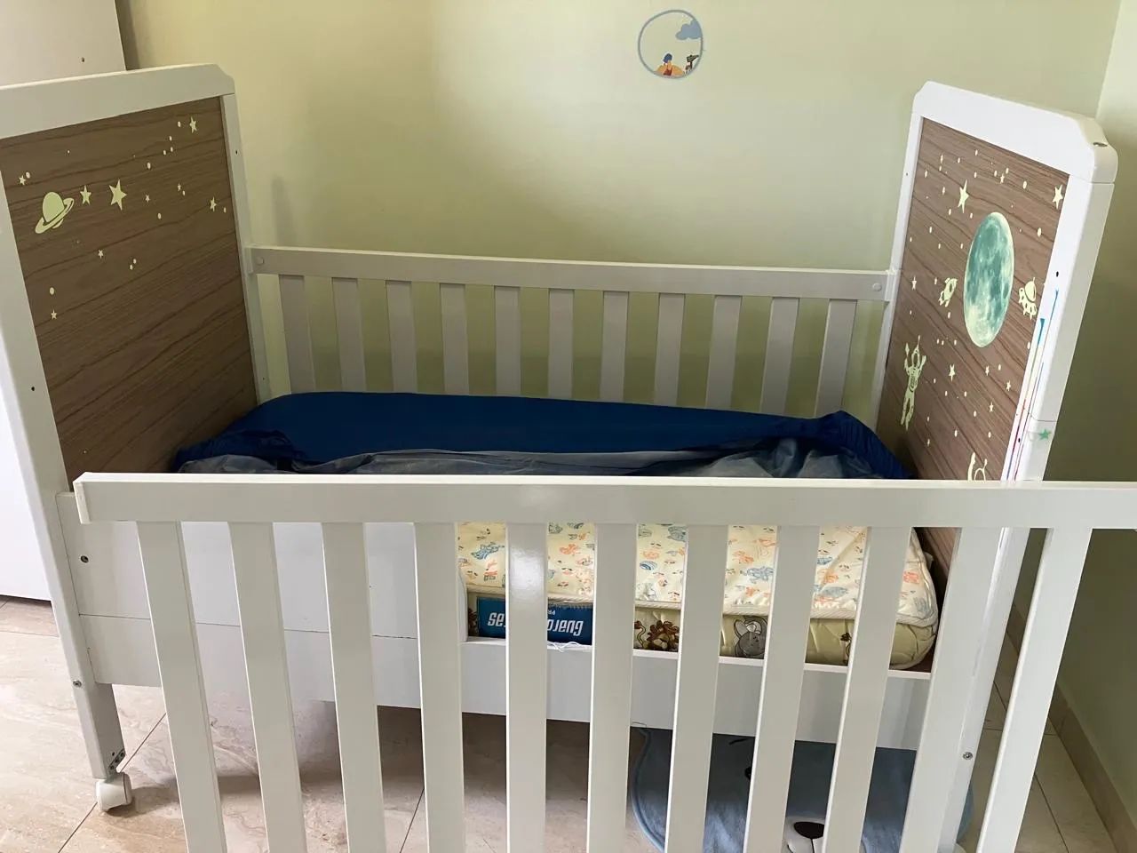 Berço mini cama branco e amêndoa  - Foto 2