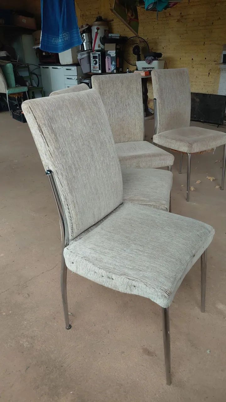 Mesa retangular com 4 cadeiras 