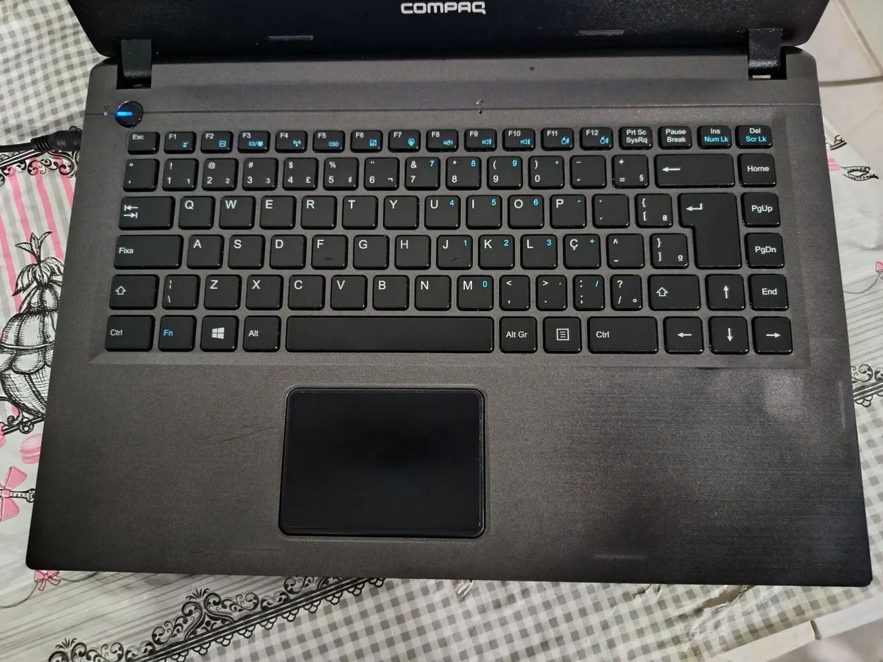 Notebook compac com 4gb memória, teclado ok, carregador. - Foto 2