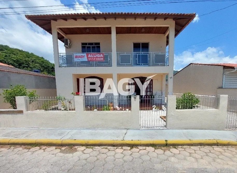 Excelente Casa 4 dormitório(s) em Rio Caveiras - Biguaçu