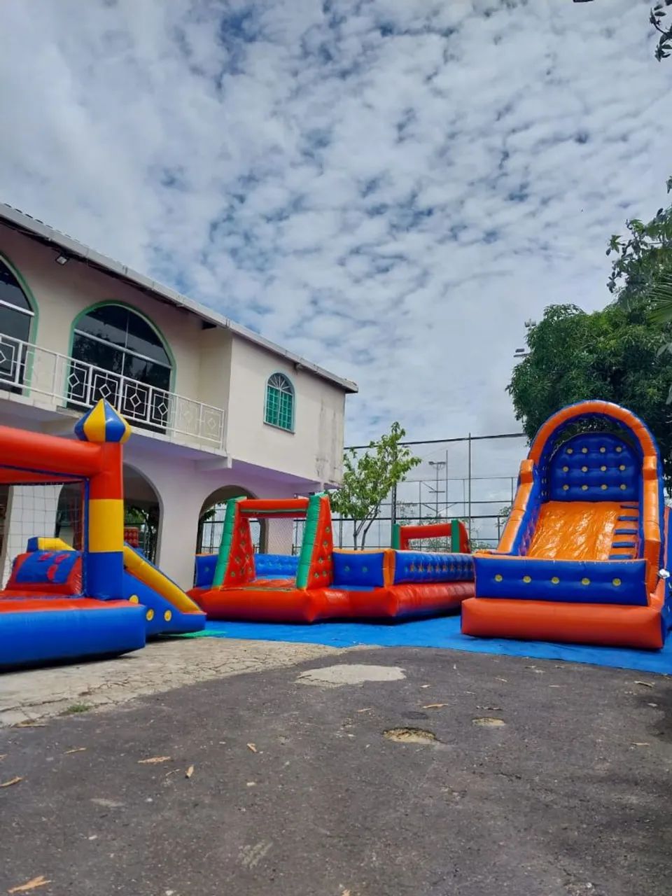Futebol de Sabão e Brinquedos Infláveis 