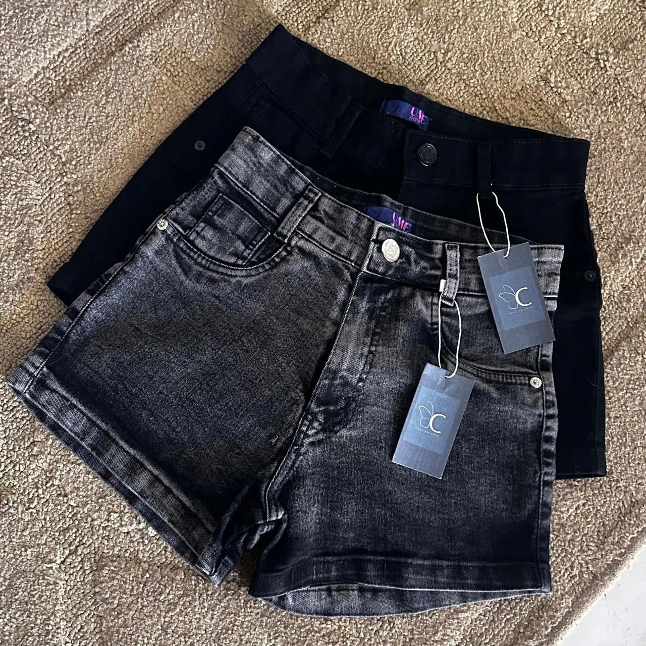 Shorts jeans marmorizado e preto