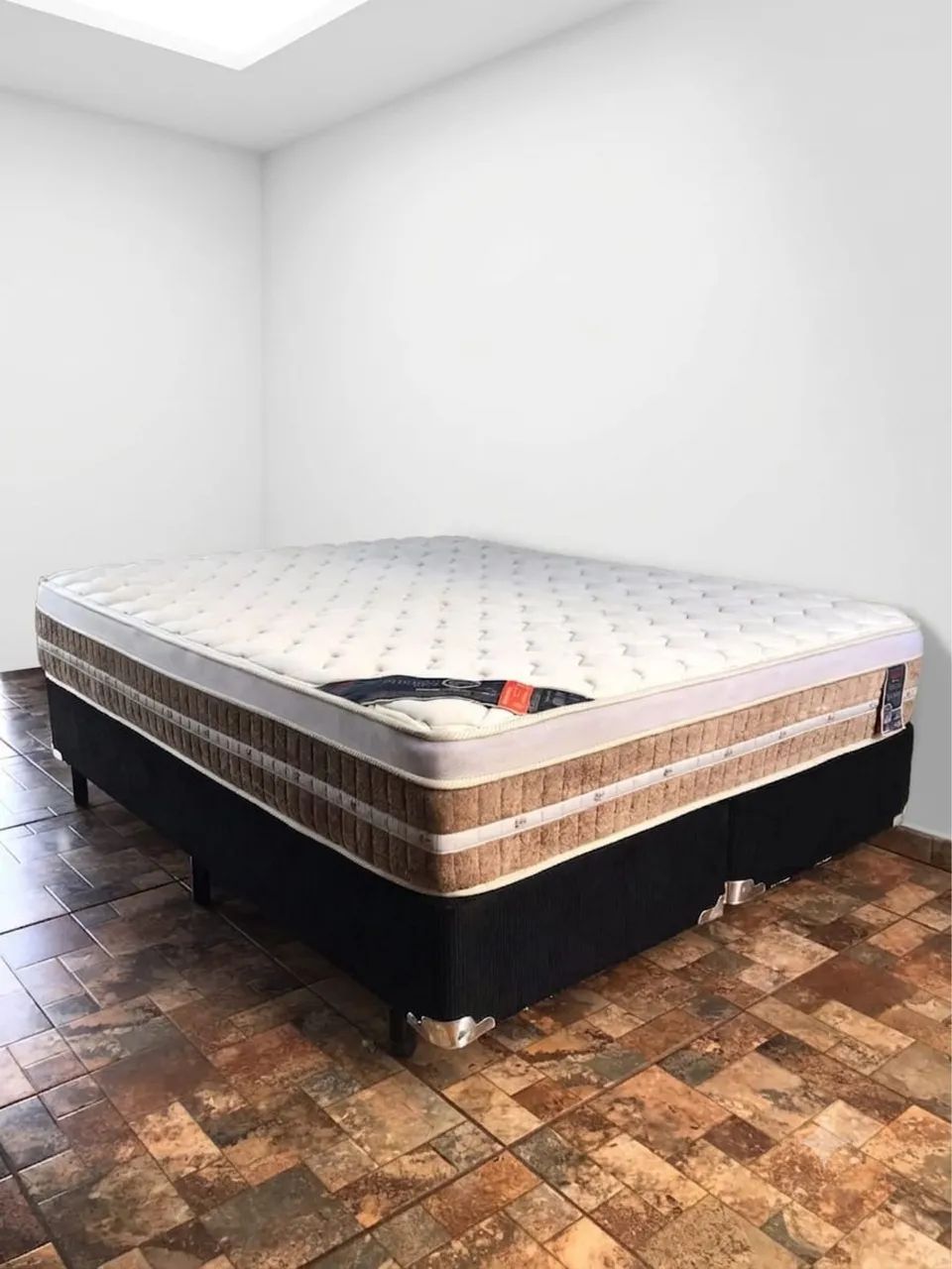 Linda Cama Queen Size CASTOR