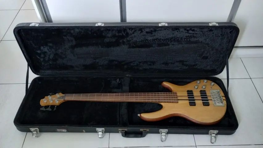 Baixo 5 cordas Cort A5 + Case Gator cases