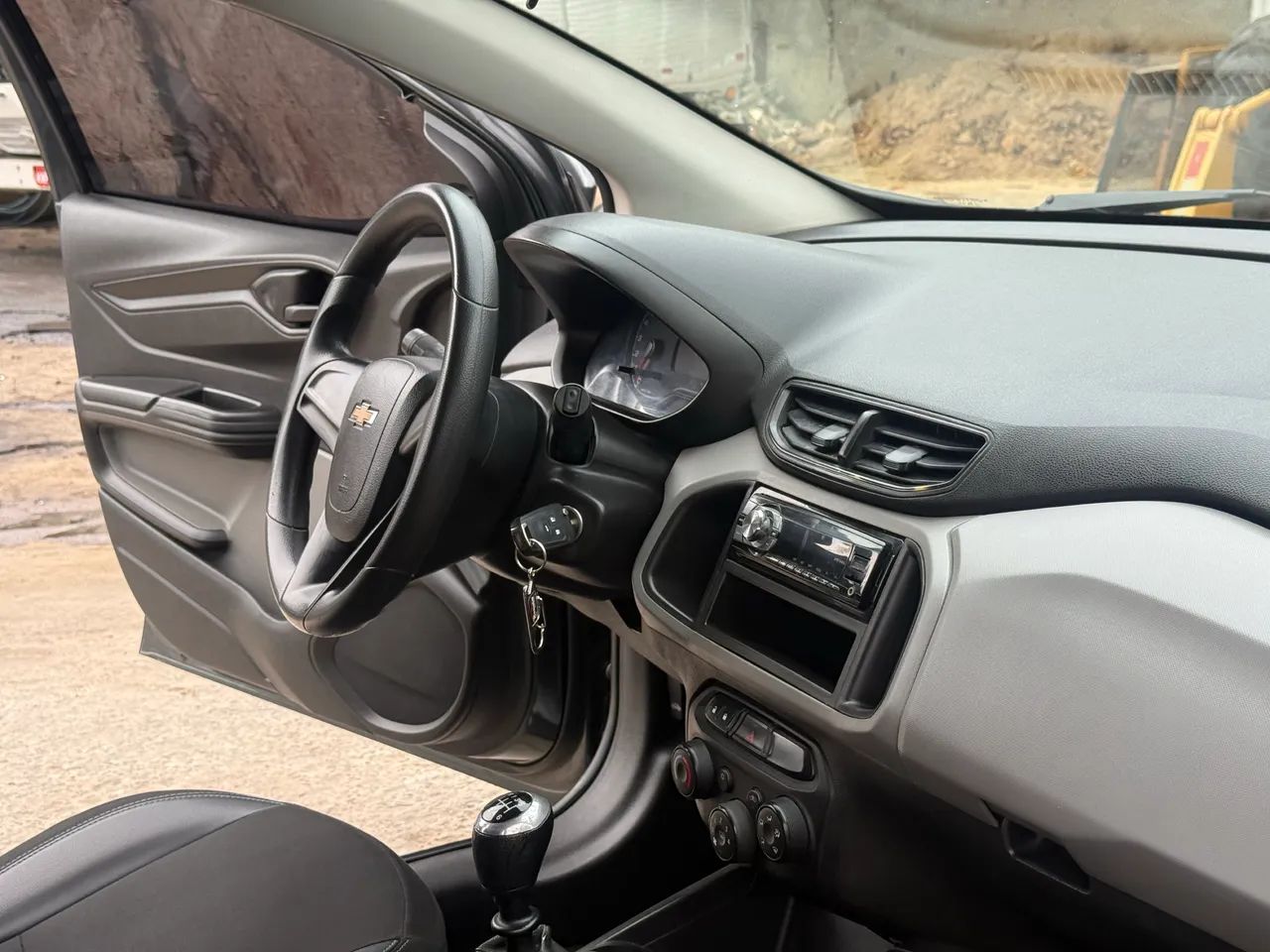 Chevrolet Onix JOY Hatch 1.0 8V Flex Mec. 4P 2018 - Foto 4