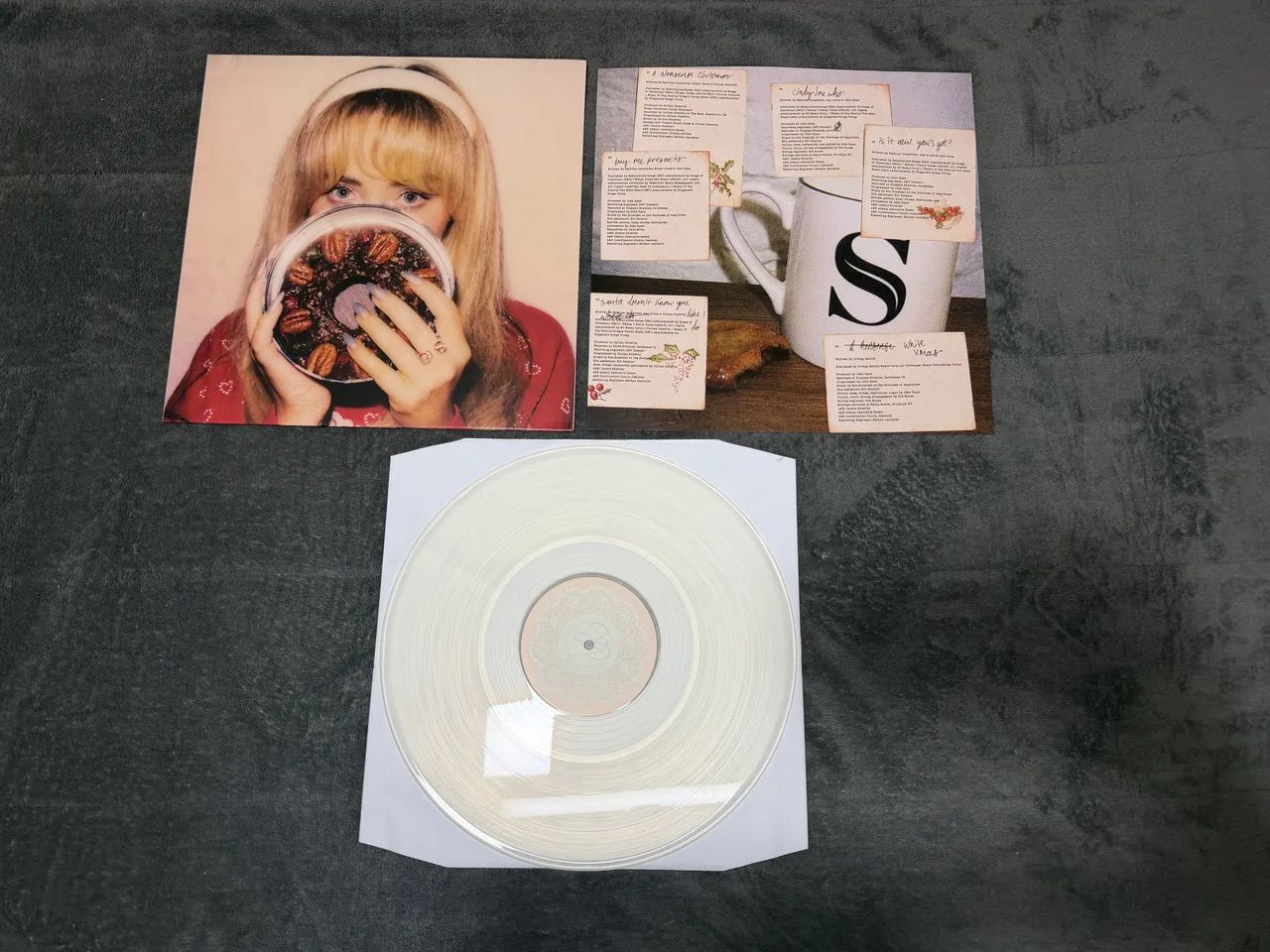 VINIL SABRINA CARPENTER - FRUITCAKE (MILKY CLEAR) - Foto 2