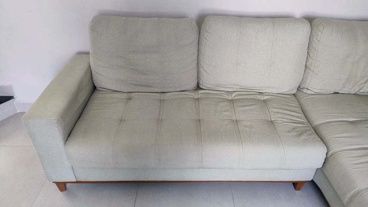 Sofá em L, tecido linho, pés de madeira  - Foto 2