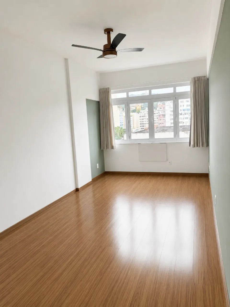 Alugo apartamento conjugado no Centro 