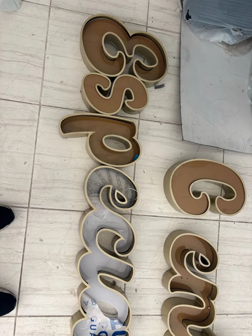 Letras com Iluminação Interna  - Foto 2