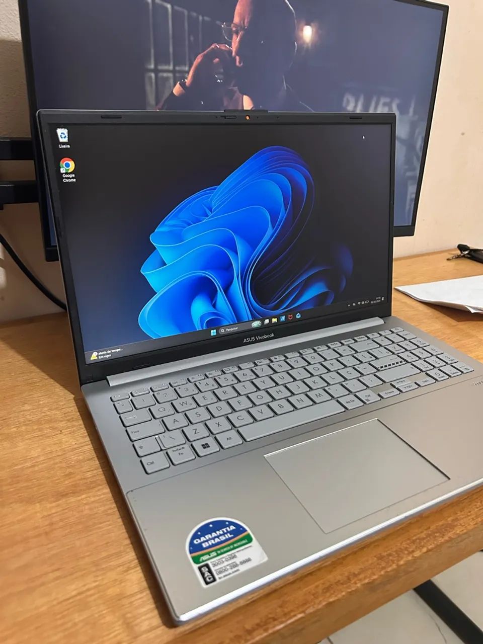 Notebook ASUS, i3 de 12* geração, ssd 256 e 4 de ram!