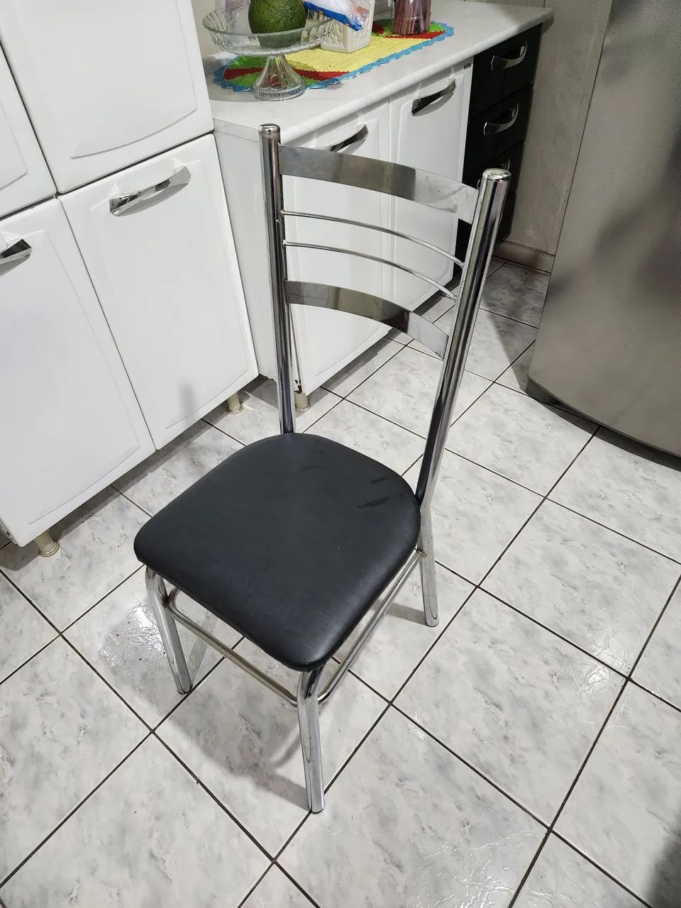 4 cadeiras de inox com assento almofadado