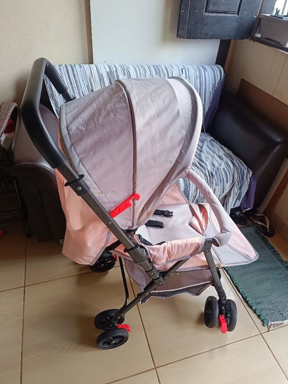Carrinho de bebê rosa - Foto 3
