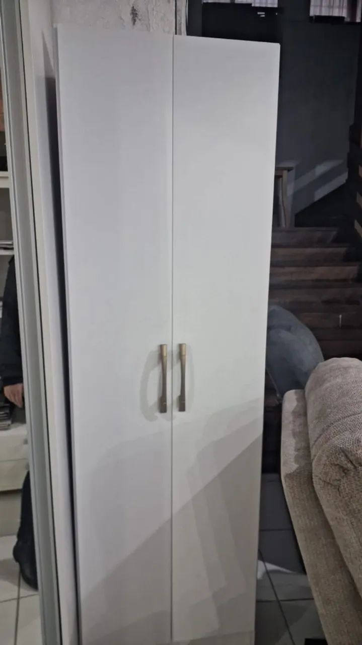 Multiuso 2 Portas com Pés Branco