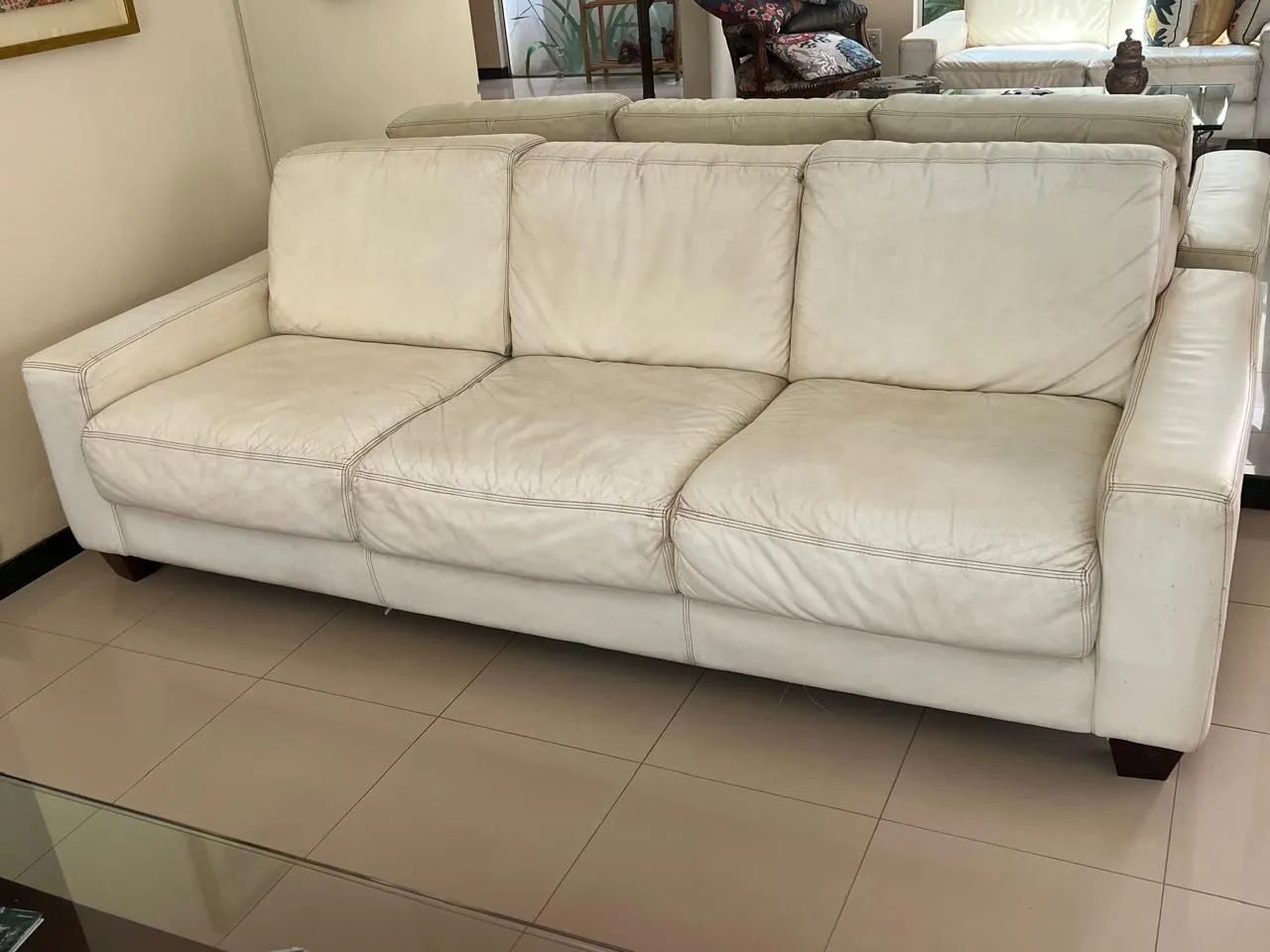 Sofá 3 lugares em Couro