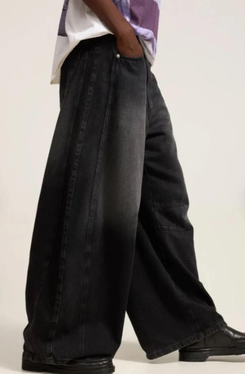 Calça Barrel em Jeans com Recortes e Pences - Foto 5
