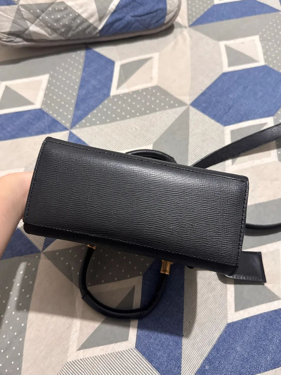 Bolsa Schutz preta clássica nova - Foto 3