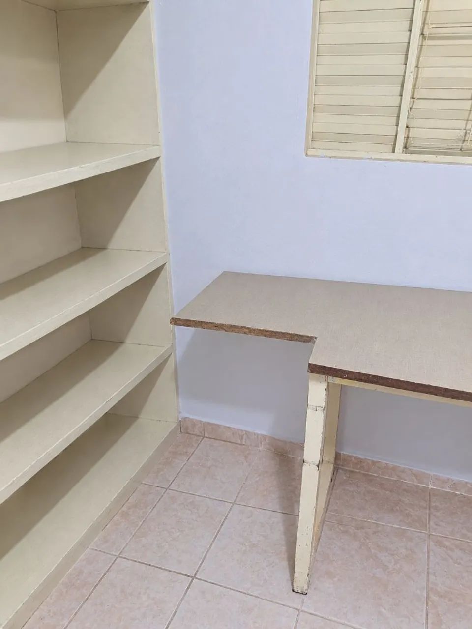 Vendo mesa de madeira maciça! - Foto 2