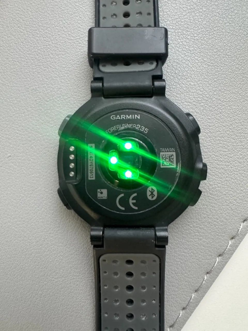Garmin Forerunner 235 (com carregador) - Foto 4