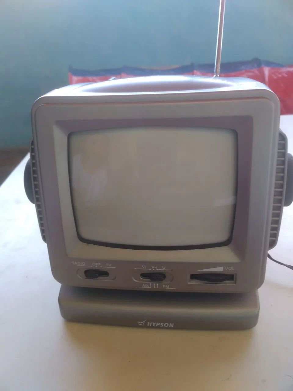 Vendo TV/ Rádio portátil vantagens de 5 polegadas.  - Foto 3