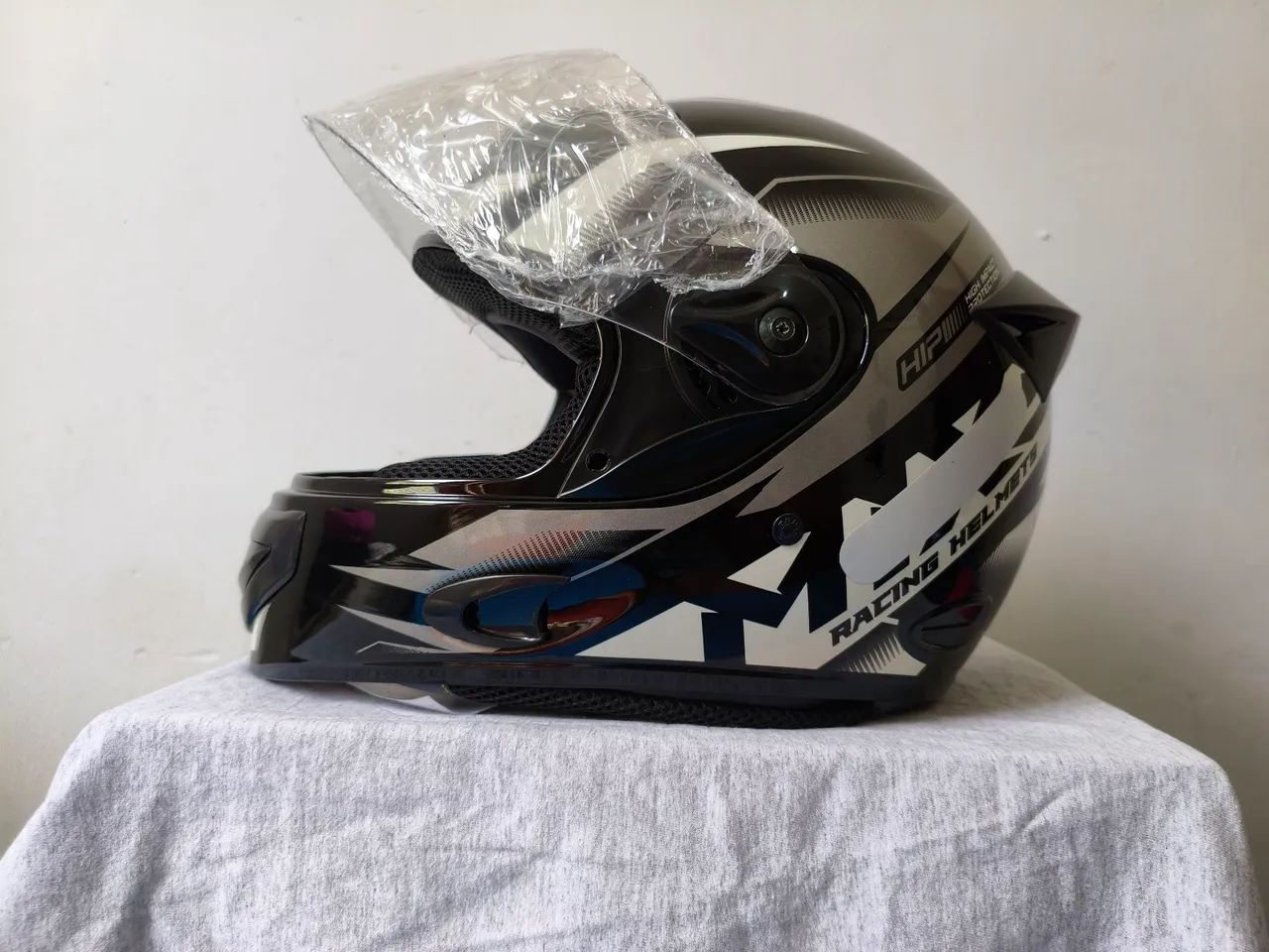 Capacete Mixs Novo, Tamanho 58 a vista  - Foto 3