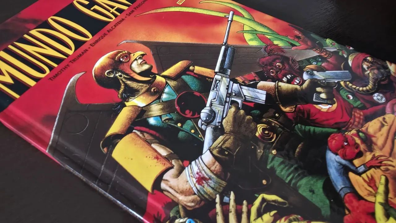 Mundo Gavião - DC Comics - HQ Panini - Foto 2