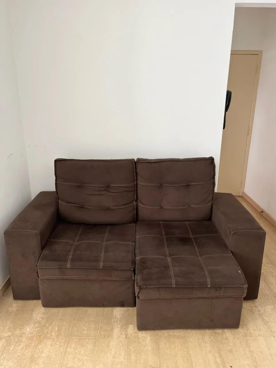 Sofá semi retrátil 