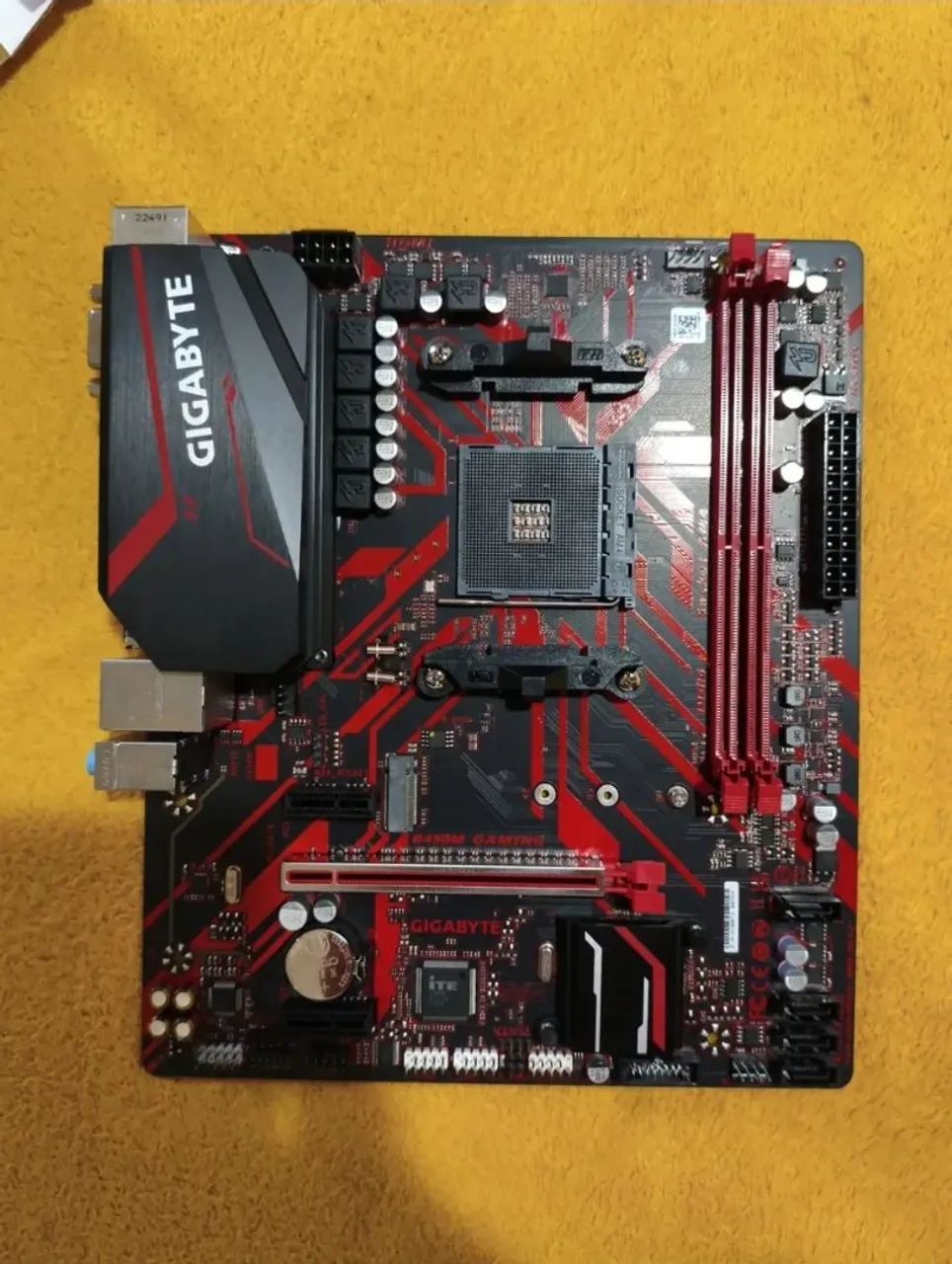PLACA-MÃE GIGABYTE B450M GAMING 