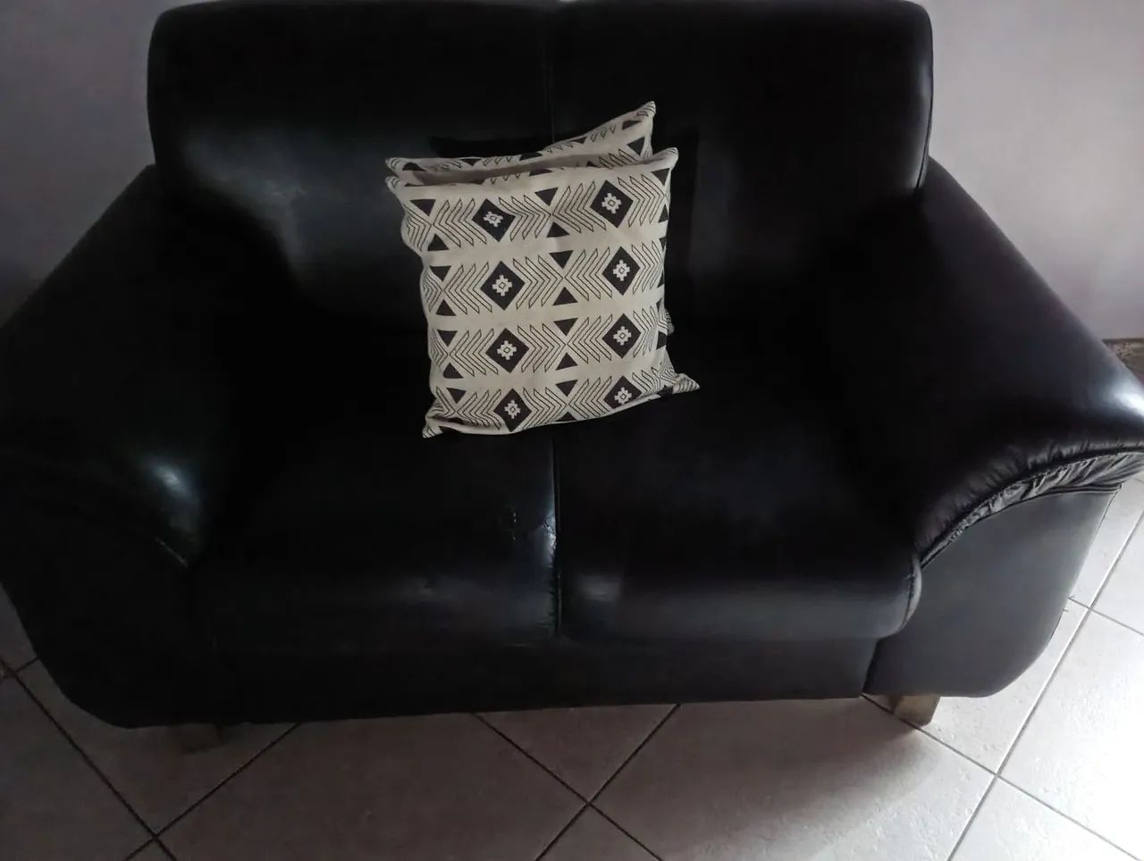 Sofá preto lindo  - Foto 2