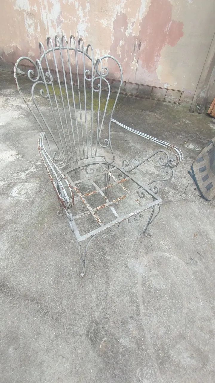 Jogo de cadeiras de ferro