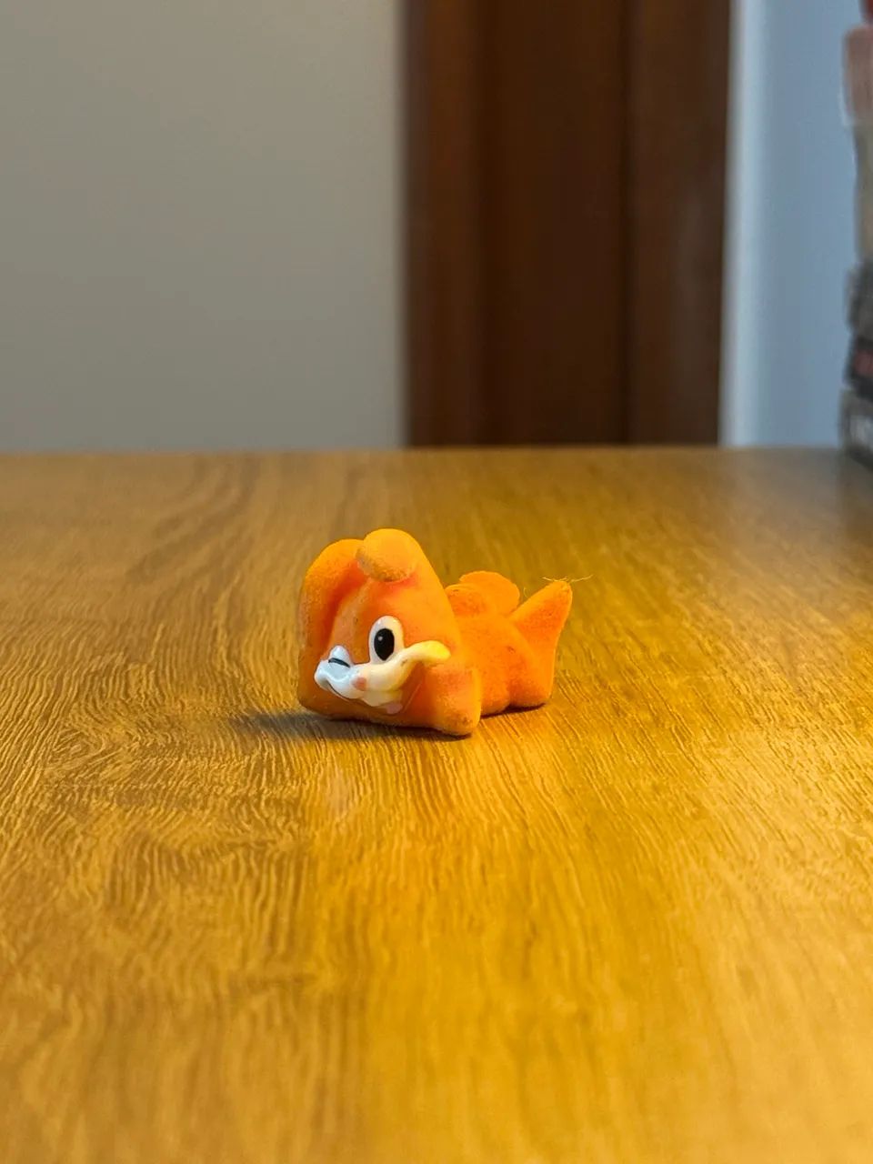 Coelho kinder ovo laranja veludo