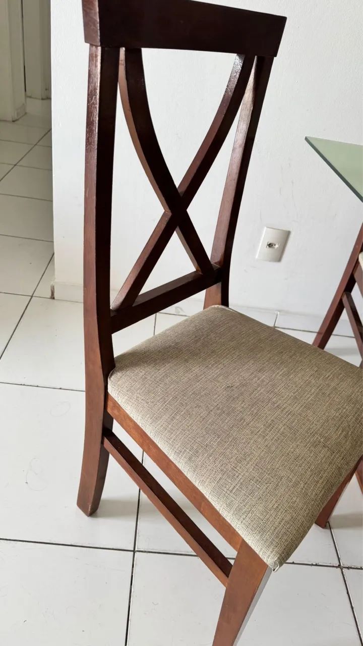 conjunto mesa de vidro com 4 cadeiras de madeira  - Foto 2