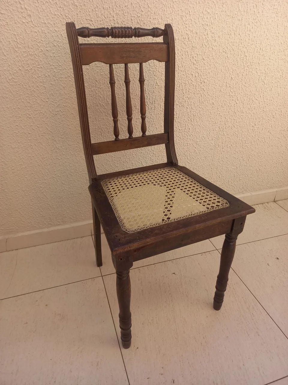 Cadeira antiga no estado