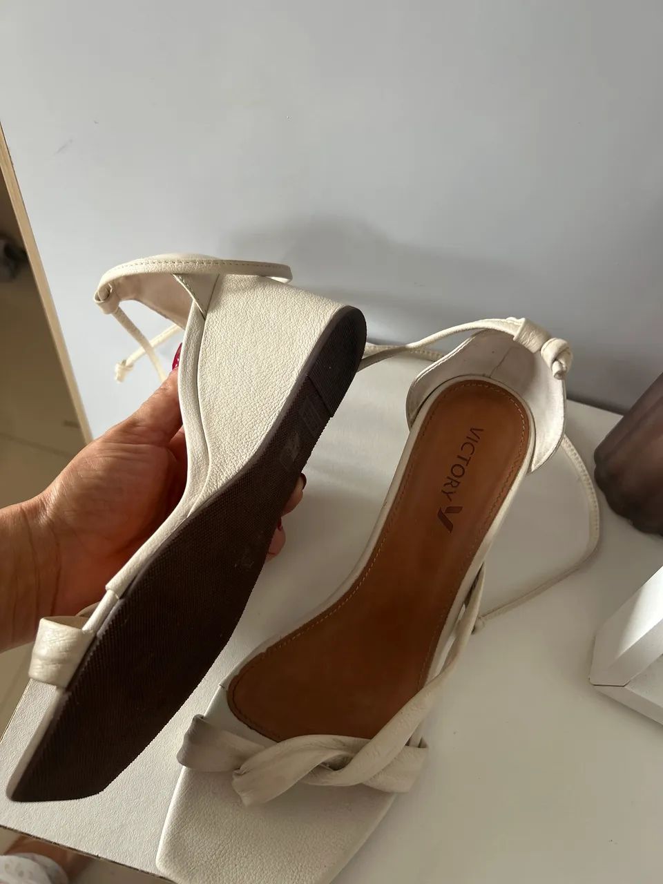 Sandália cor gelo de amarrar  - Foto 4